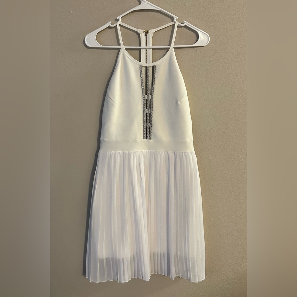 NWT BEBE ARTEMIS BANDAGE DRESS BRIGHT WHITE SIZE‎ MEDIUM SILVER CUTOUT PLEATED